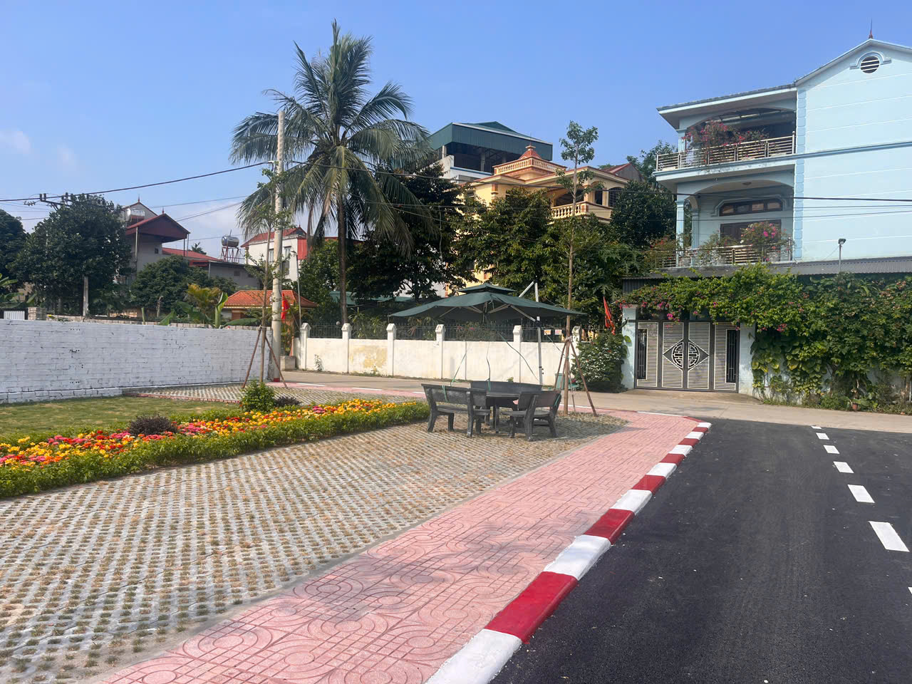 SỐC - Lô đất có 1-0-2 ở trung tâm Hoà Lạc, diện tích 100m2 full thổ. 