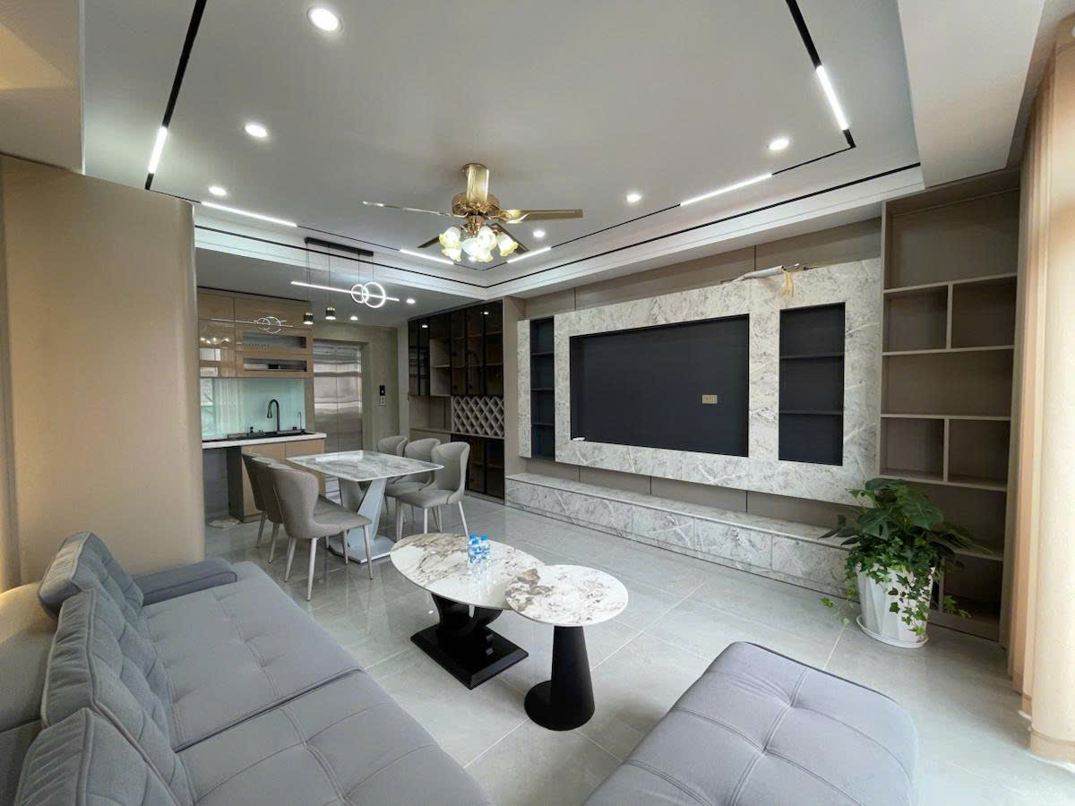  HÓT CHỦ DI CƯ NƯỚC NGOÀI BÁN GẤP NHÀ LONG BIÊN 