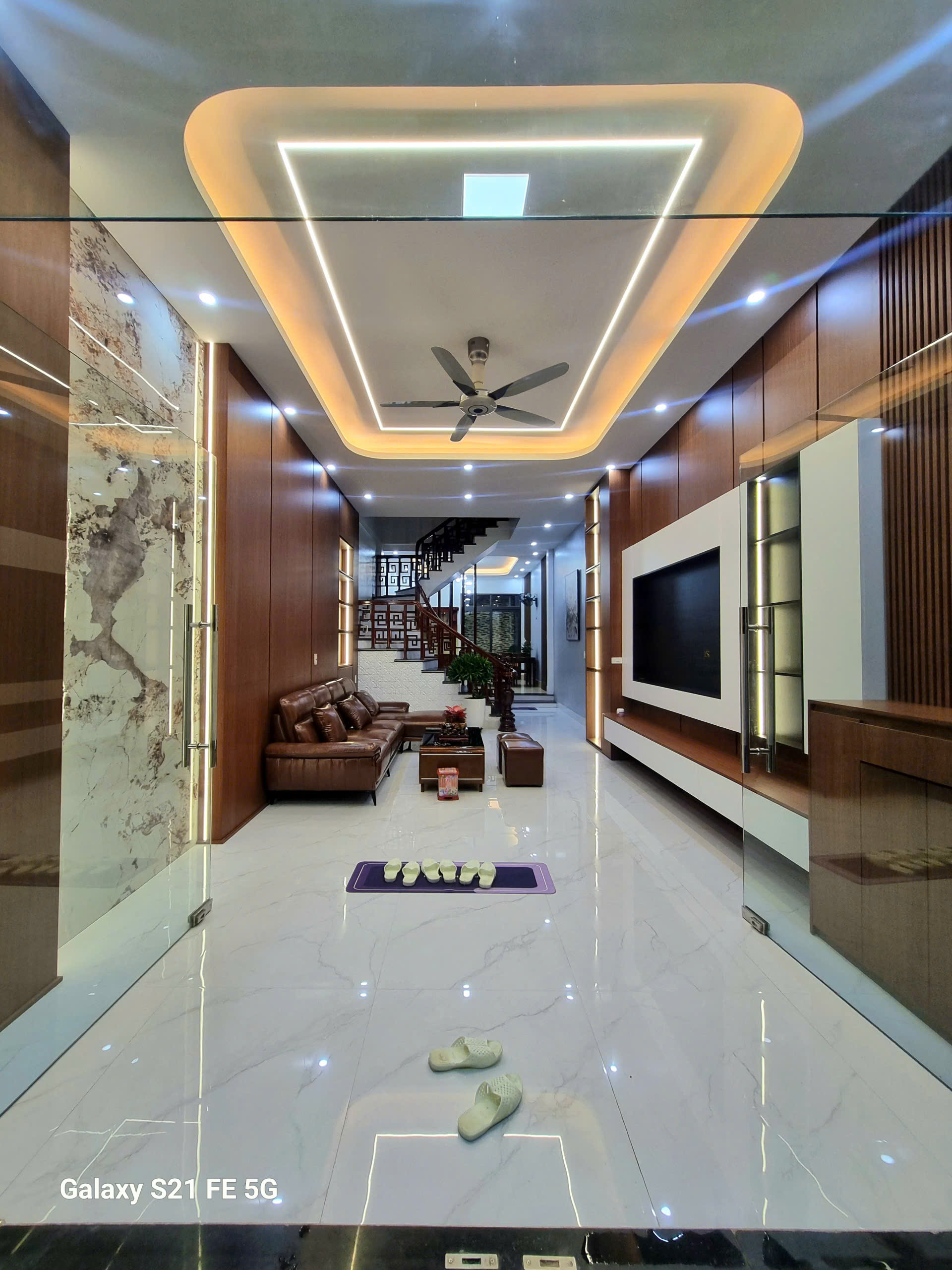  Bán nhà Trần Lãm, TP. Thái Bình. 70m2, 4 tầng, 4PN, 3WC. Sổ đỏ chính chủ. Giá 7.3 tỷ. LH: 0964386960 