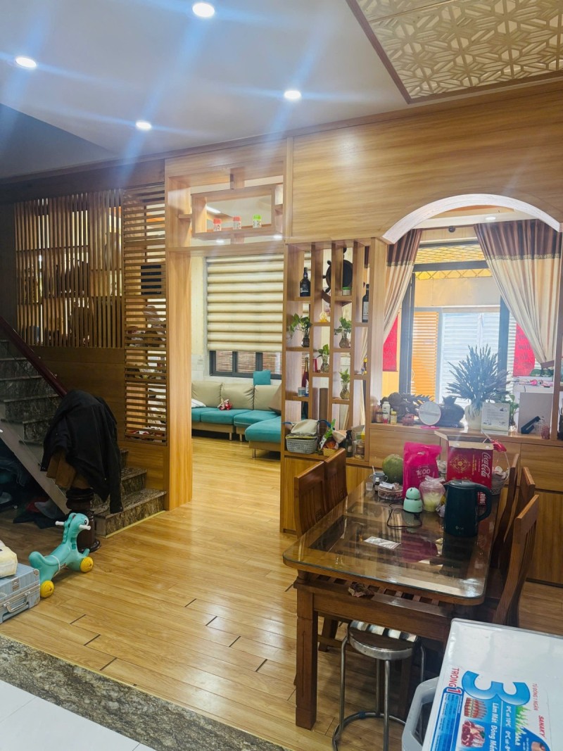  Bán nhà đường Đình Phong Phú, Q9, Thủ Đức, TP HCM. DT, 80m2, 3 tầng, SHR. Giá - 7.1 tỷ 