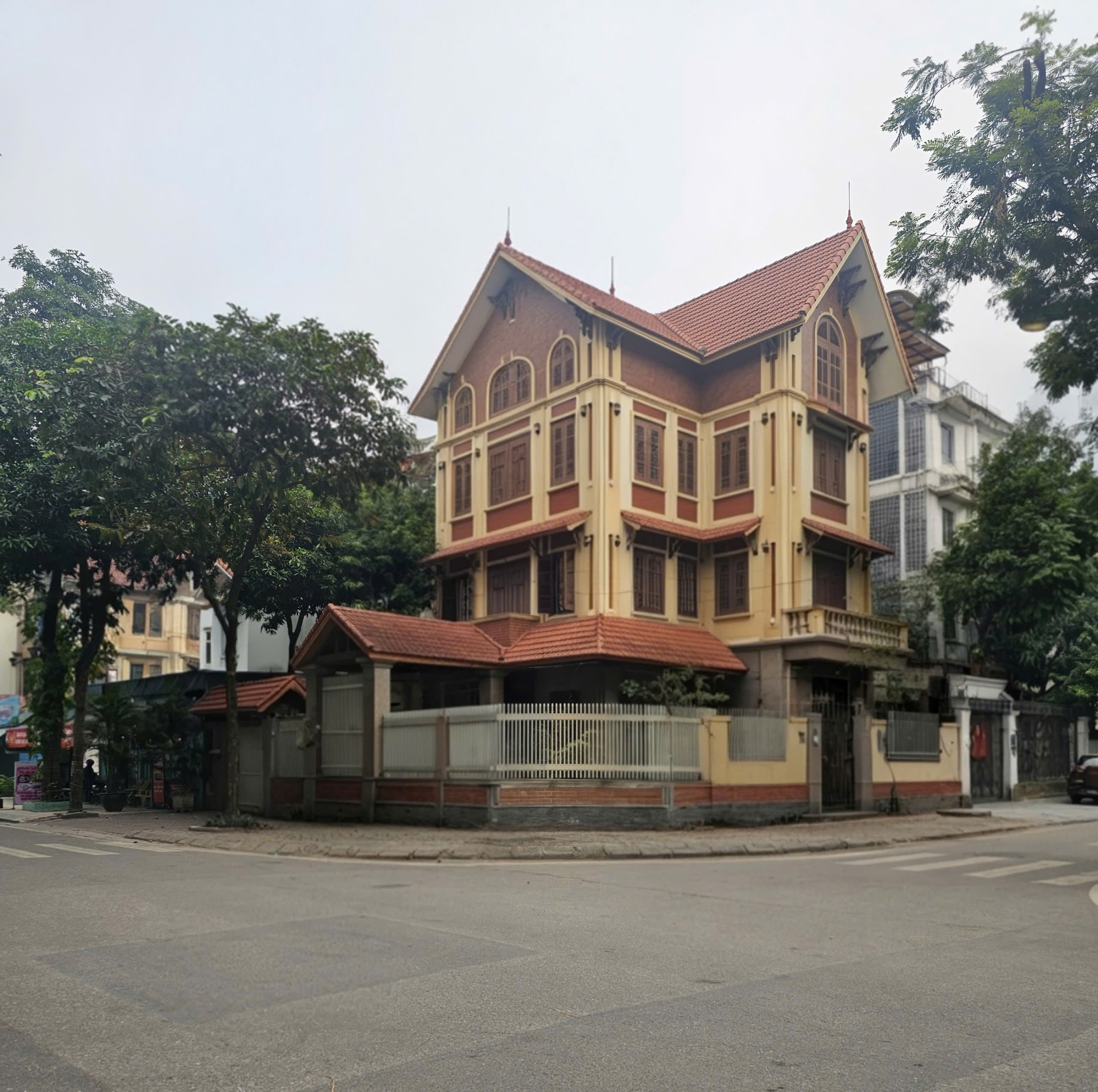  Cho thuê nhà, Nguyễn Khánh Toàn, Nguyễn Văn Huyên; 124m2* 4T -39 tr 