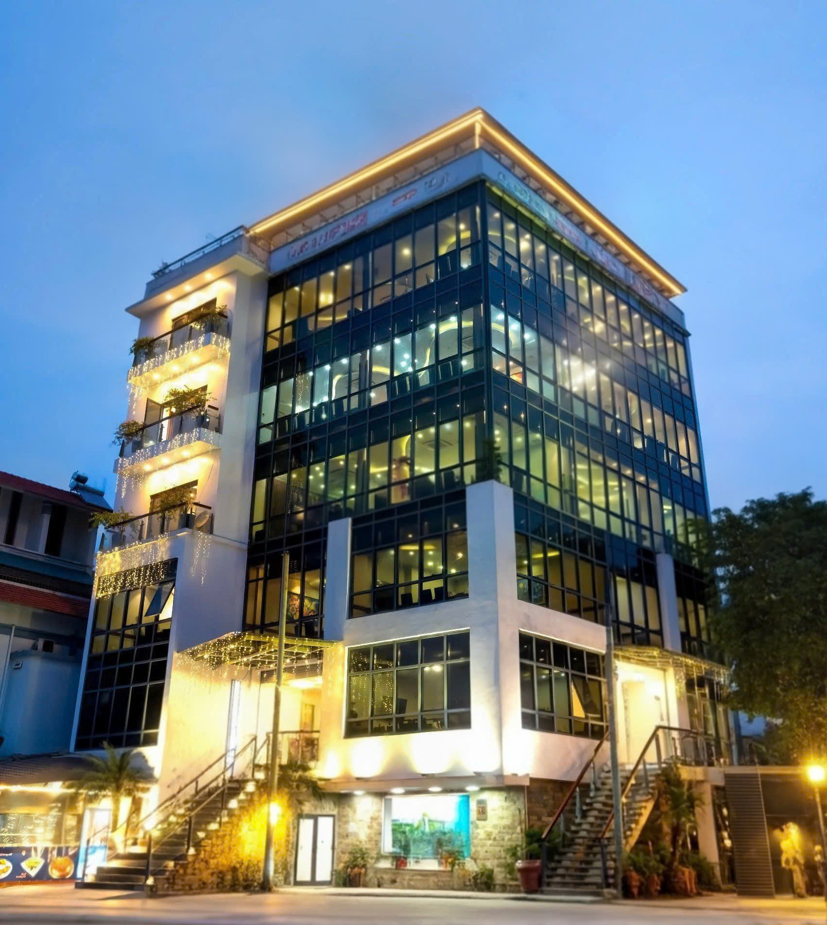  Cho thuê nhà, Nguyễn Thị Định, Hoàng Ngân, THANG MÁY; 167m2* 7T -63 tr 