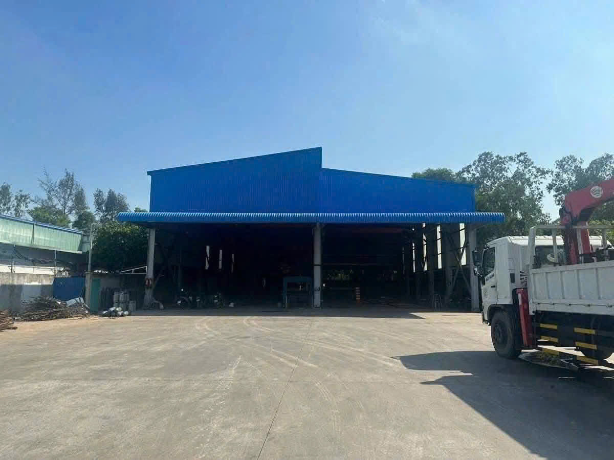  XƯỞNG MẶT TIỀN NGUYỄN VĂN BỨA – HÀNG HIẾM HÓC MÔN – DT KHỦNG 1.665M² 