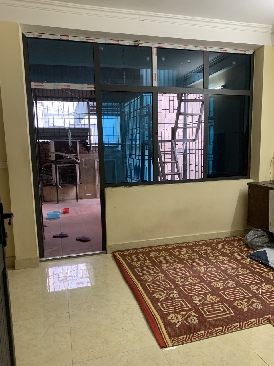  Cho hộ gia đình thuê nguyên căn 5 tầng, diện tích 170m2, ở 26 ngách 18 ngõ Gốc Đề, phường Minh Khai, quận Hai Bà 