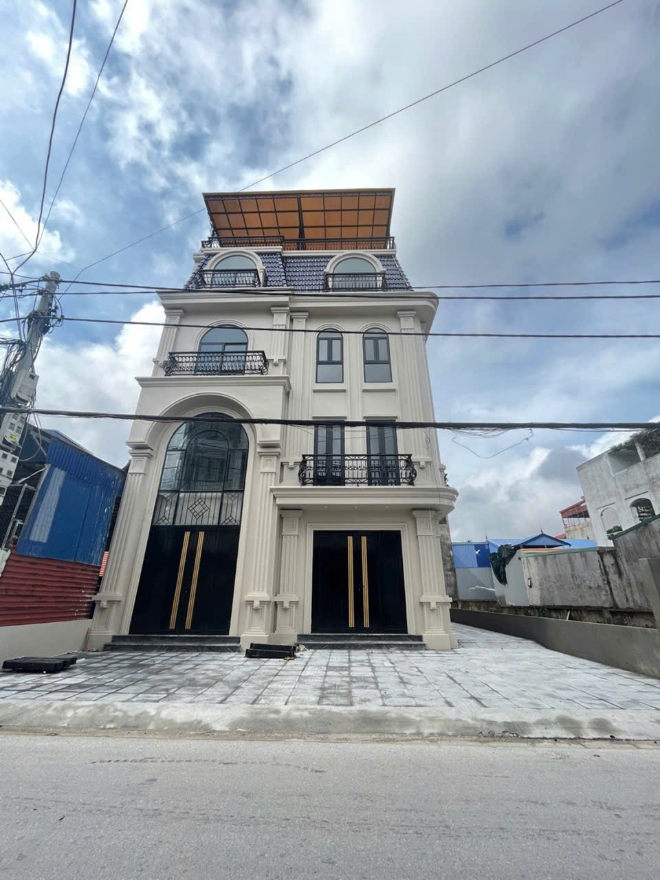  Giá chỉ 10,x tỷ có ngay căn nhà Diện tích 73,1m2 ( 4,3*7) mặt đường Đằng Hải, thang máy, vỉa hè ô tô ngõ 2. 