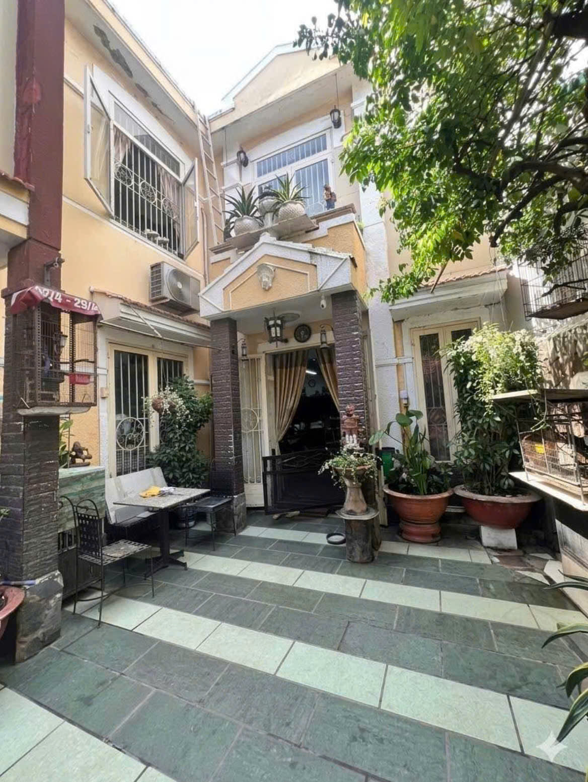  BIỆT THỰ  QUẬN 7- NGANG 11m 135m2  XE HƠI TỚI NHÀ NGAY KHU BỘ CÔNG AN 