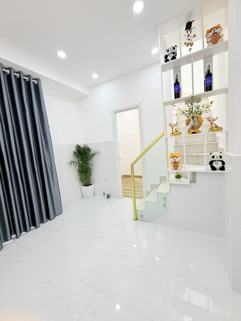  NHÀ MỚI ĐẸP CẠNH MẶT TIỀN TRUNG TÂM TÂN BÌNH, 2 TẦNG KIÊN CỐ 2PN( 1 PN DƯỚI ĐẤT), SỔ VUÔNG ĐẸP HOÀN CÔNG ĐỦ, CHỈ 3.X TỶ TL. 