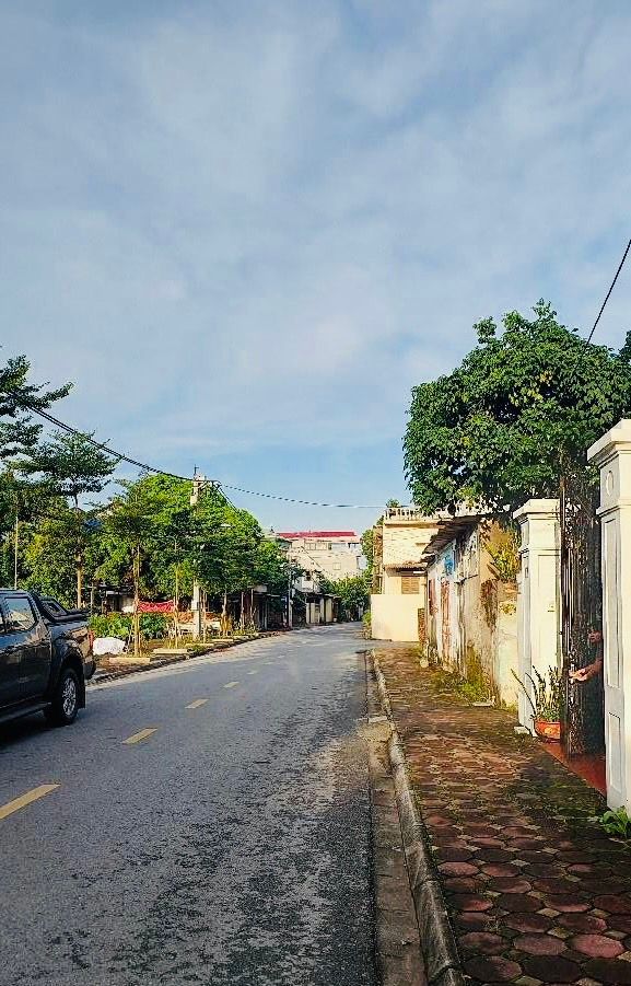  Chủ nhà yêu môn thể thao Vua nên cần sút ngay mảnh đất 100m tại Ỷ Lan với giá nhỉnh 7 tỷ. Ô tô tải tránh. 