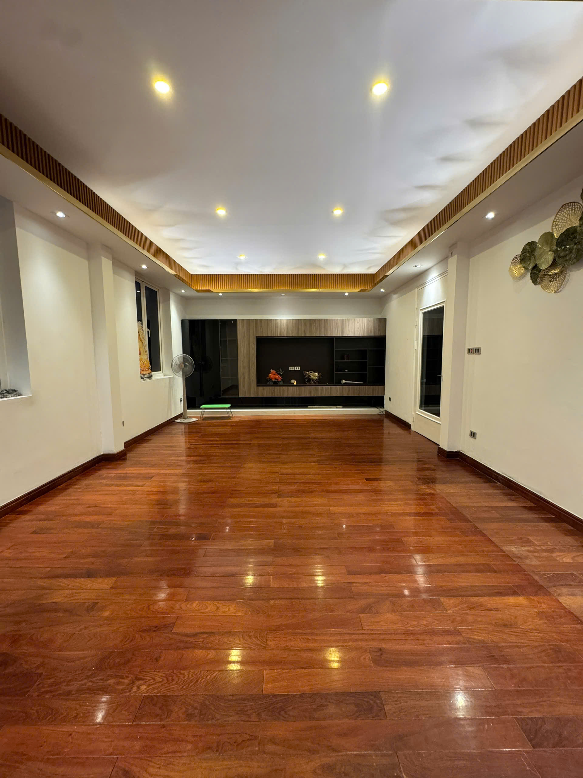  CHO THUÊ TẦNG 1 và TẦNG 2 – NHÀ MỚI 7 TẦNG – KHU VIP YÊN LÃNG, ĐỐNG ĐA, HÀ NỘI 