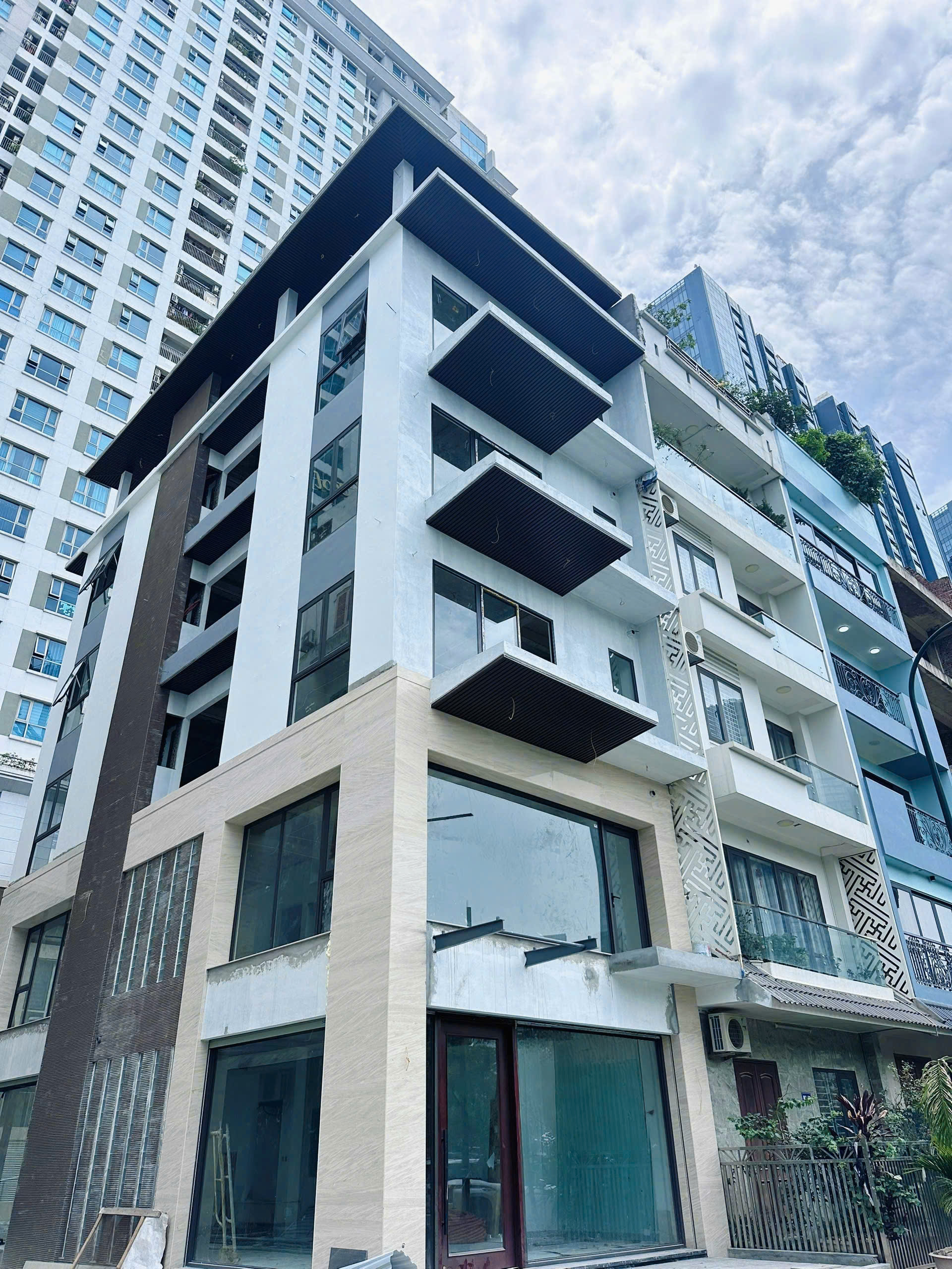  CHO THUÊ SHOPHOUSE GÓC 5 TẦNG IA20 CIPUTRA  600M² SÀN  THANG MÁY  85 TRIỆU/THÁNG 