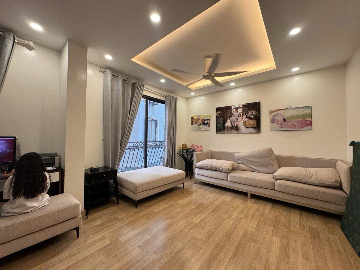  Bán nhà Nguyễn Văn Linh 44m 5 tầng MT7m dân xây chắc chắn nhỉnh 10 tỷ 