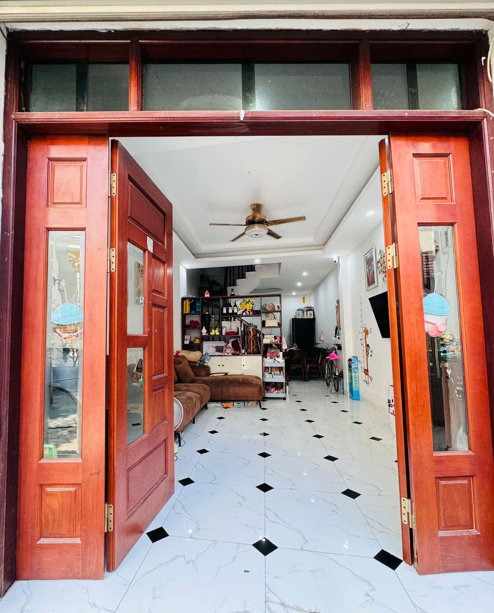 Chính chủ cần bán gấp căn nhà 3 tầng tại đường Hoa Thám, xã La Phù, Hoài Đức, Hà Nội - Giảm giá sâu 