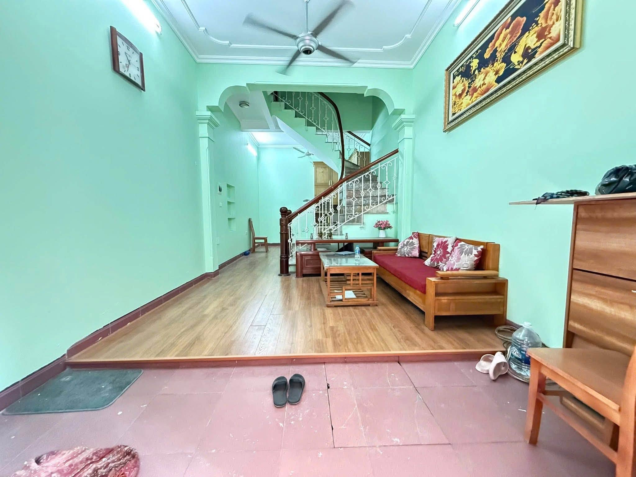  Bán nhà phố Trần Quốc Toản, 35m2, 3 tầng, mặt tiền gần 4m, 17.5 tỉ, trung tâm, ngõ ô tô 