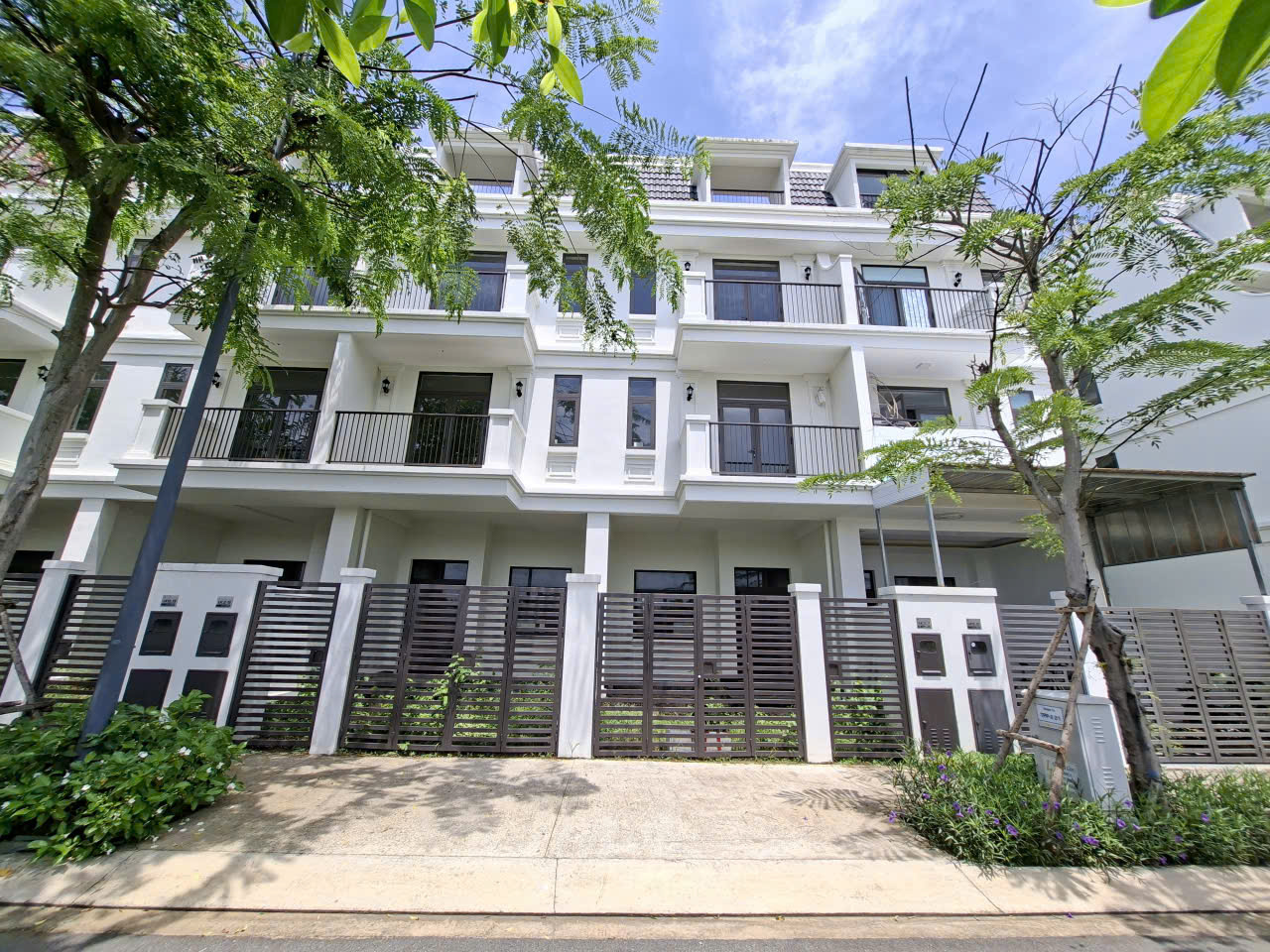 Nhà phố 4 tầng mặt tiền đại lộ 3/2 khu đô thị khép kín Vũng Tàu, quy hoạch ô bàn cờ chỉ 5,6 tỷ; 0812862863 
