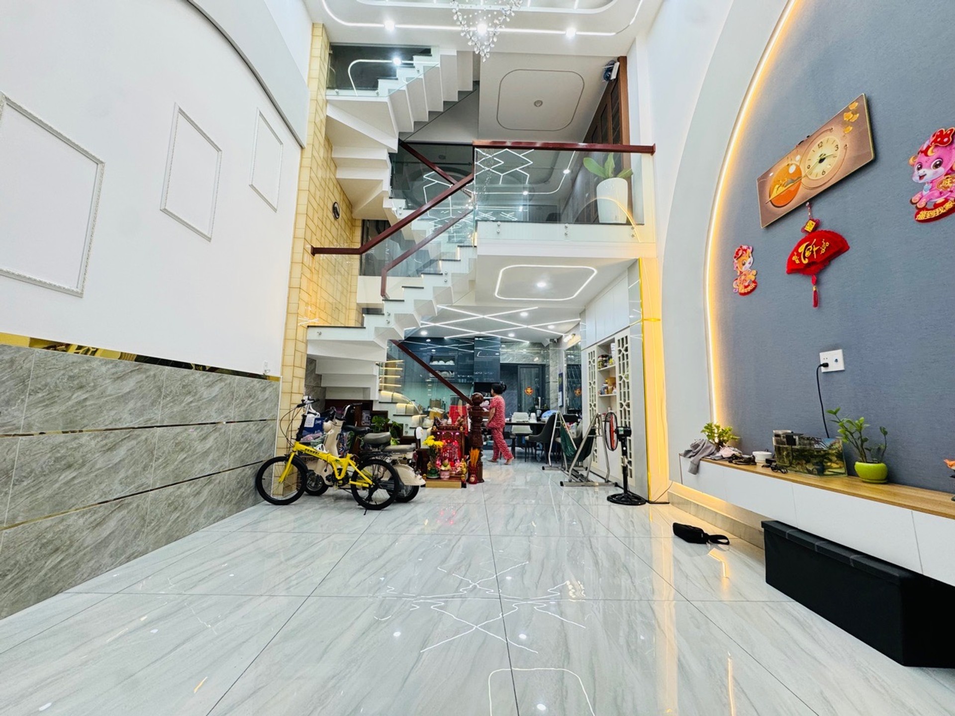  CHỈ 6.8 TỶ - NHÀ 5 TẦNG ĐÚC MỚI - 220M2 SÀN - HẺM Ô TÔ THÔNG - NGANG 4.6m Ô TÔ VÀO NHÀ - KỀ TÂN HƯƠNG - NỘI THẤT ĐẸP LUNG LINH. 