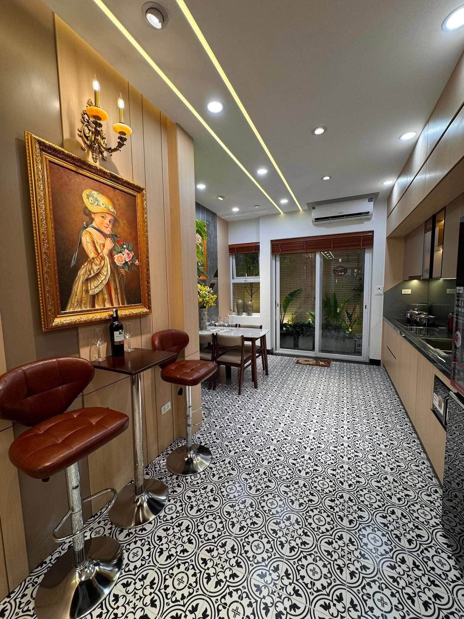  BÁN NHÀ PHỐ TRẦN BÌNH 34M², 5 TẦNG, SIÊU ĐẸP, CHỦ XÂY CỰC TÂM HUYẾT, NGÕ THÔNG, CHỈ 7 TỶ 
