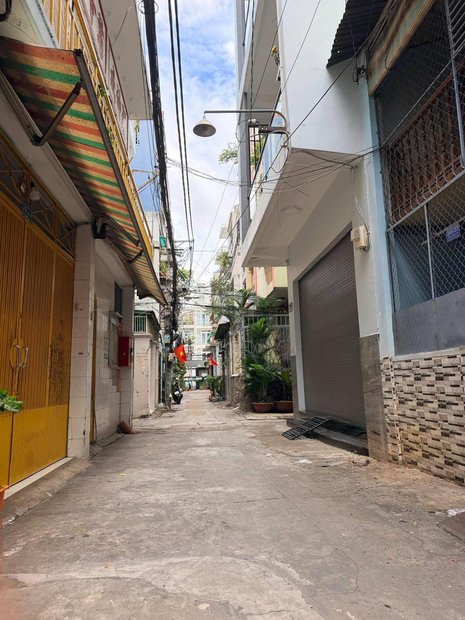  6.9 TỶ – NHÀ 5 TẦNG TRUNG TÂM Q10  HẺM Ô TÔ THÔNG – VÀI BƯỚC RA MẶT TIỀN NGÔ QUYỀN. 