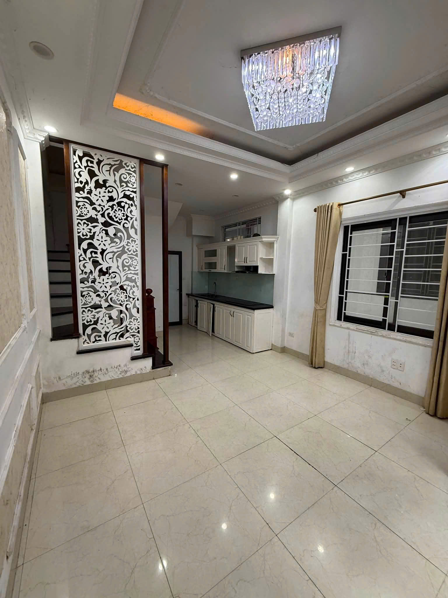  Cho thuê nhà Nguyên Căn Ngọc Thụy 10m oto 30m 5 tầng full nội thất 8,5tr/ tháng 