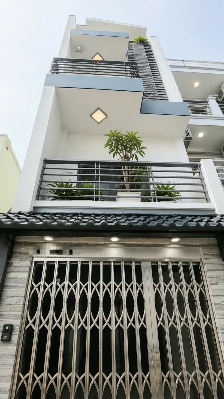  Bán nhà Ngang 3.1 x 10.5 -  4 tấm có 5đ 