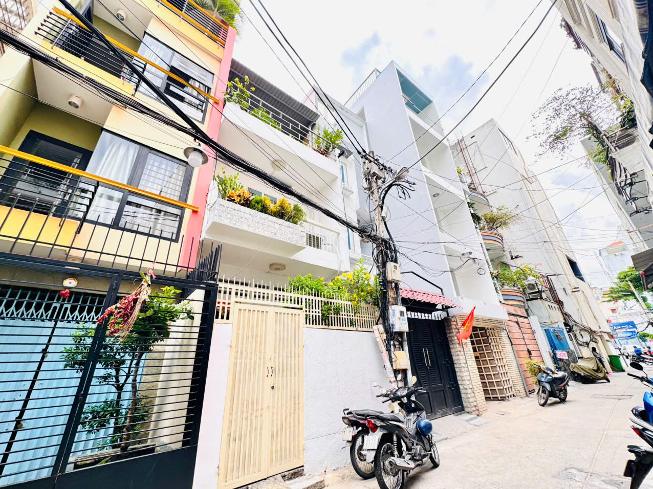  QUẬN 1: CHÍNH CHỦ 0938676685 BÁN NHÀ 4 TẦNG MẶT TIỀN HXH 6M VÕ VĂN TẦN- DT 4,2M*22M SH VUÔNG ĐẸP- GIÁ TỐT CHÀO CHỈ 18,2T- KHAI THÁC CHDV CAO CẤP SIÊU LỢI NHUẬN - VỊ TRÍ ĐẸP XUNG QUANH NHÀ CAO TẦNG ĐỒNG BỘ 