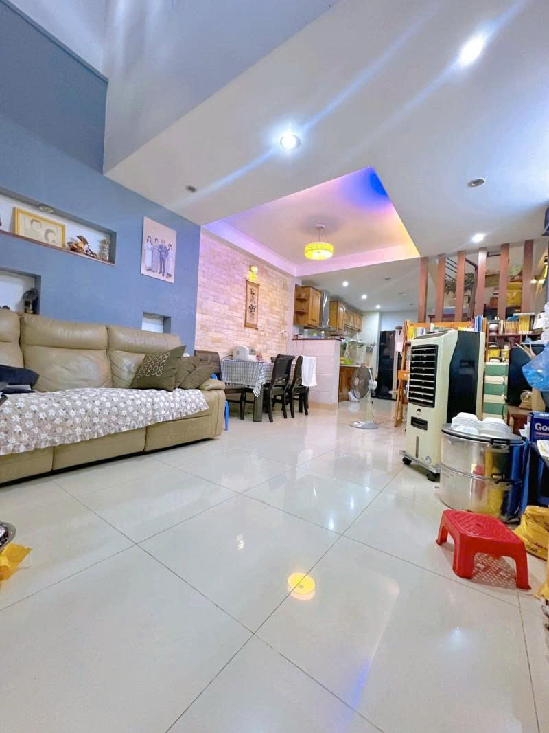  Bán nhà Mặt tiền Thống Nhất - ngay Bệnh viện Hồng Đức, 4x18m, 5 T - 5PN, Sổ A4,  11,5 tỷ, 