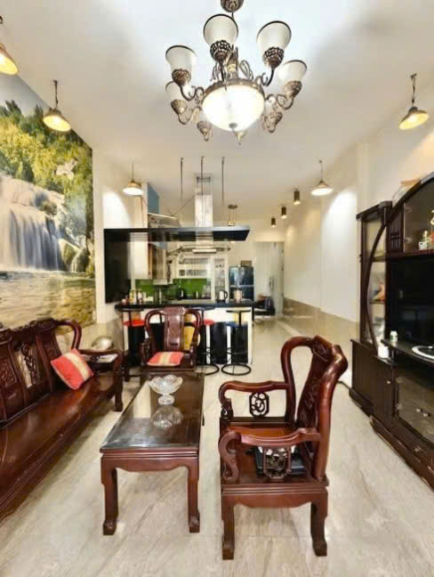  Giá tốt ngã tư Thủ Đức - Nhà 3 tầng 80m2, ô tô đậu cửa, sổ vuông A4, chỉ 5,9 tỷ, đáng xem 